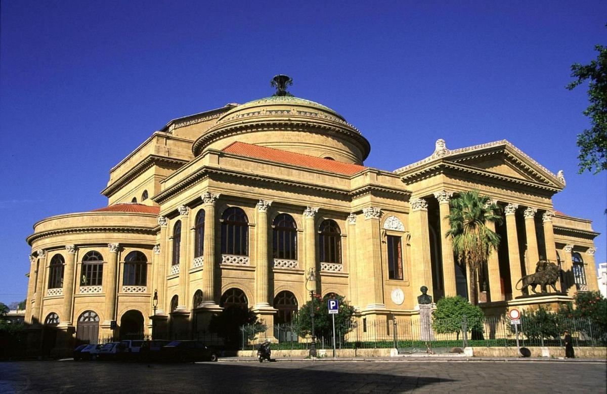 Room Holiday "Al Centro Storico" Palermo Luaran gambar